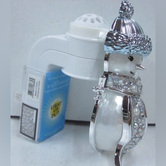 Bath & Body Works Wallflower Plug Diffuser Light Up Hat Snowman - Picture 3 of 8